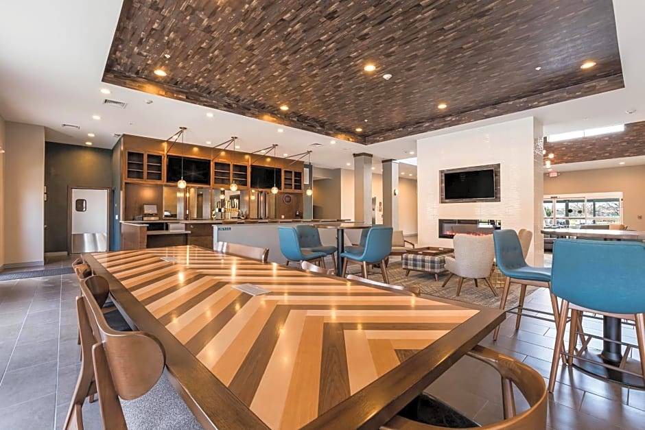 Simonton Lake Hotel | 3-Star Hotel ∙ Four Points by Sheraton Elkhart