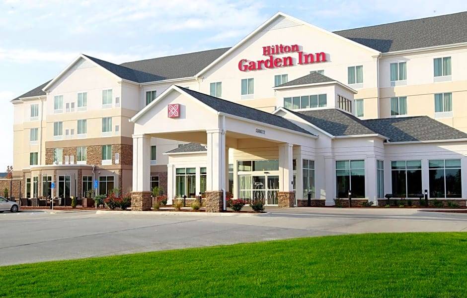 Cedar Falls Hotel | 3-Star Hotel ∙ Hilton Garden Inn Cedar Falls Conference Center