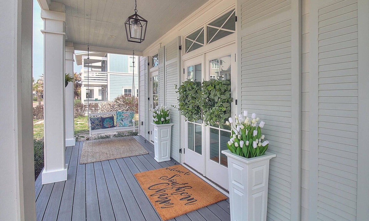 Cinnamon Shore House | 3-Story Cinnamon Shore Home near Infinity Pool w/Access to Great Amenities