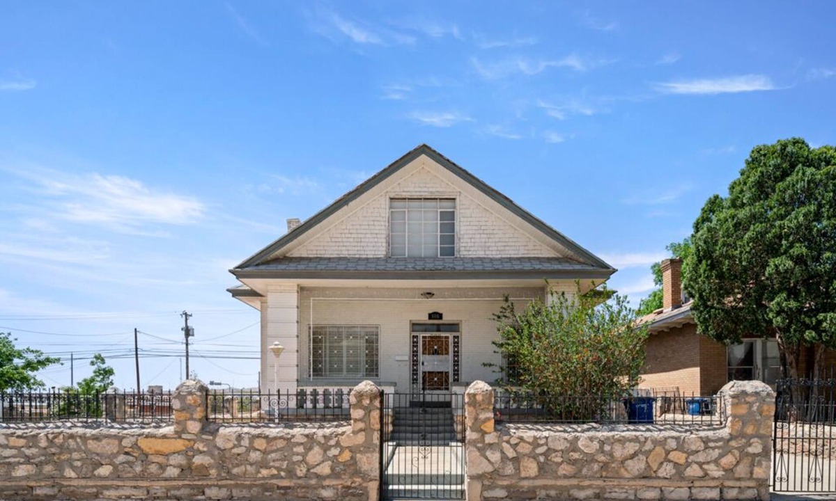 Downtown El Paso House | 3 story home near downtown El Paso