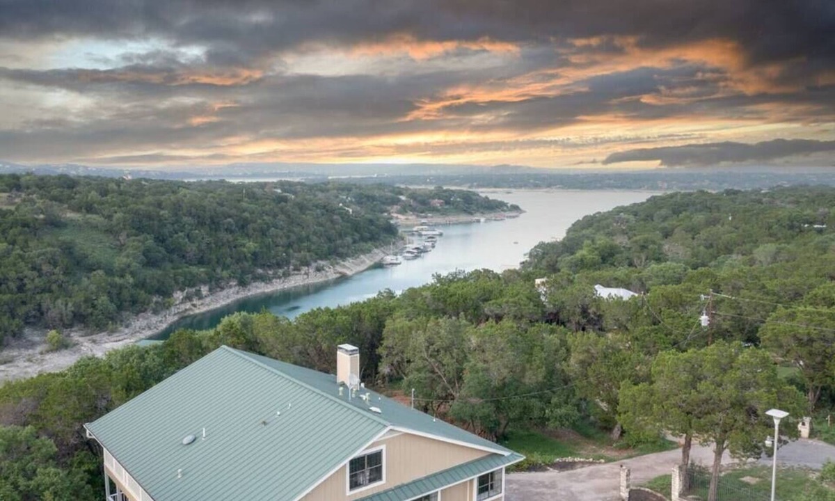 North Shore Colony House | 3-Story Lake View Home | Game Room | Sleeps 14!