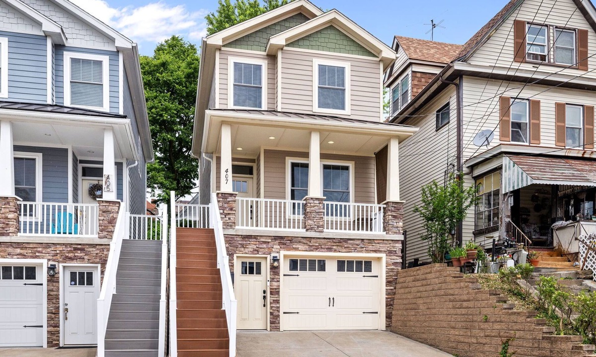 Mount Washington House | 3-Suite Home with Private Fenced Yard