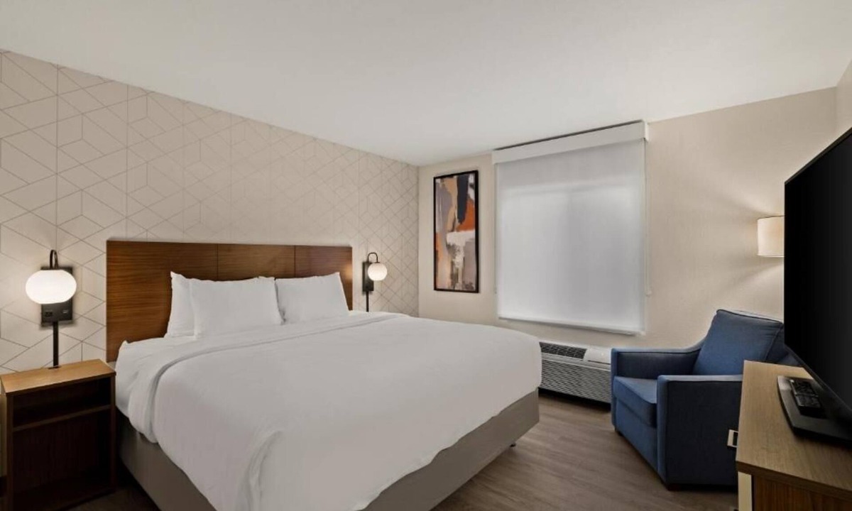 Brownsville Hotel | 3 Suites | King Bed + Kitchen & Sofa for Comfortable Stays