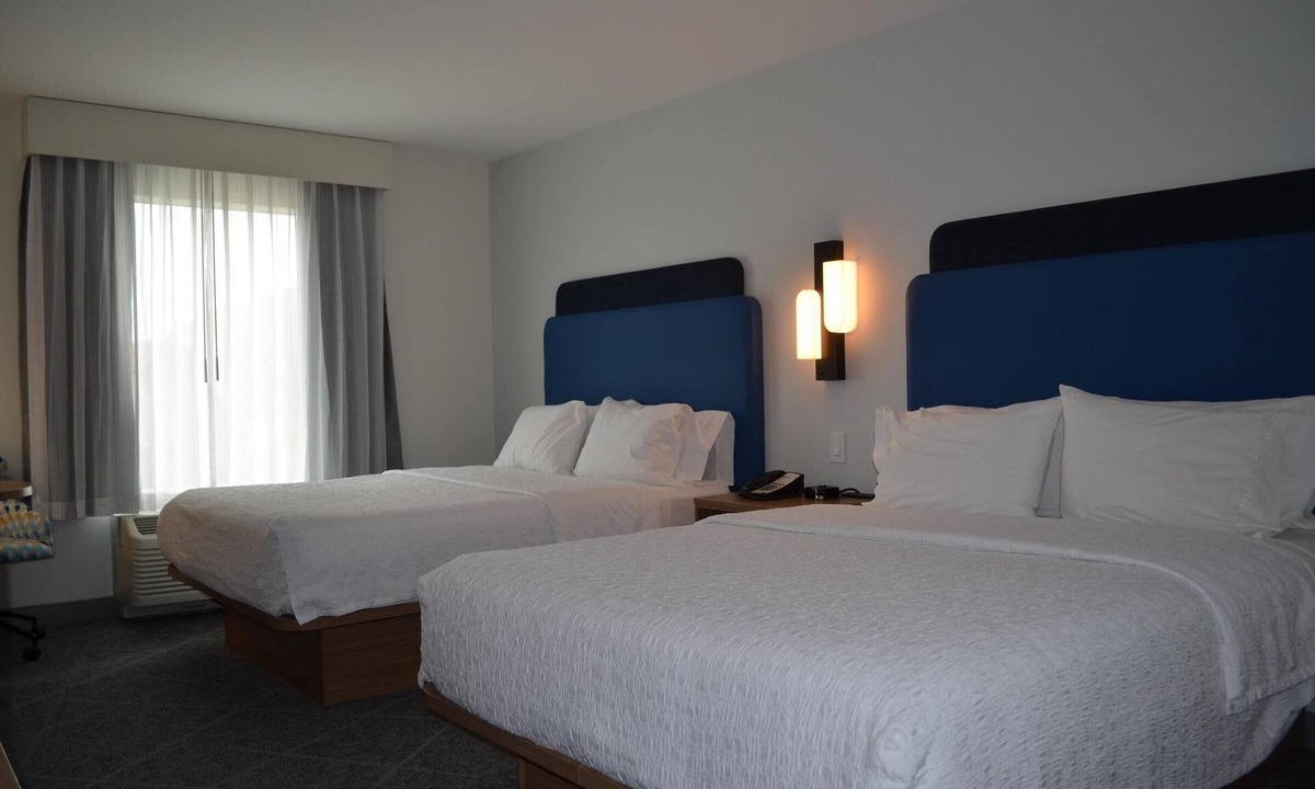 Tomball Hotel | 3 Suites w/2 Queen Beds Each + Free Breakfast