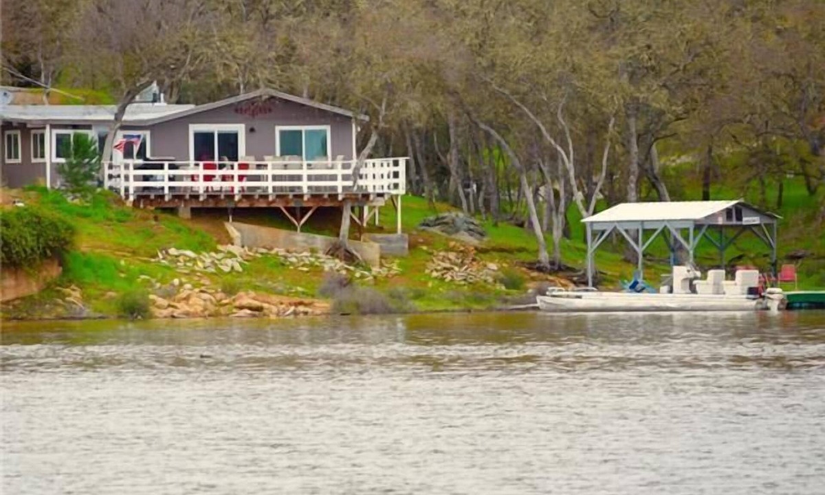 Bradley Cabin | 3. Sunrise Cove (on private peninsula with dock)
