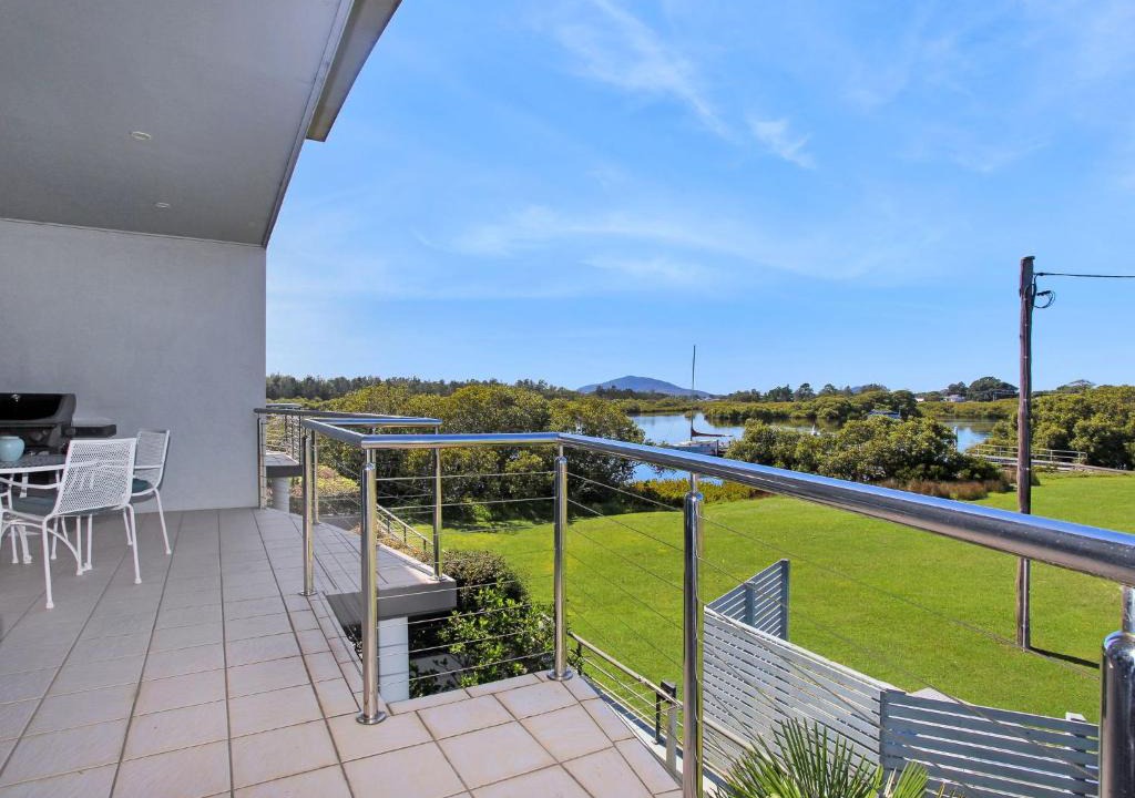 Tea Gardens House | 3 The Pier on The Myall River