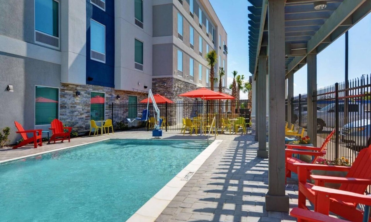 Upper Grand Lagoon Hotel | 3 Units Breakfast included w/Pool & Gym Access | Pets Allowed