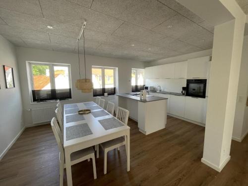 Give Apartment | 3 værelses lejlighed i Give