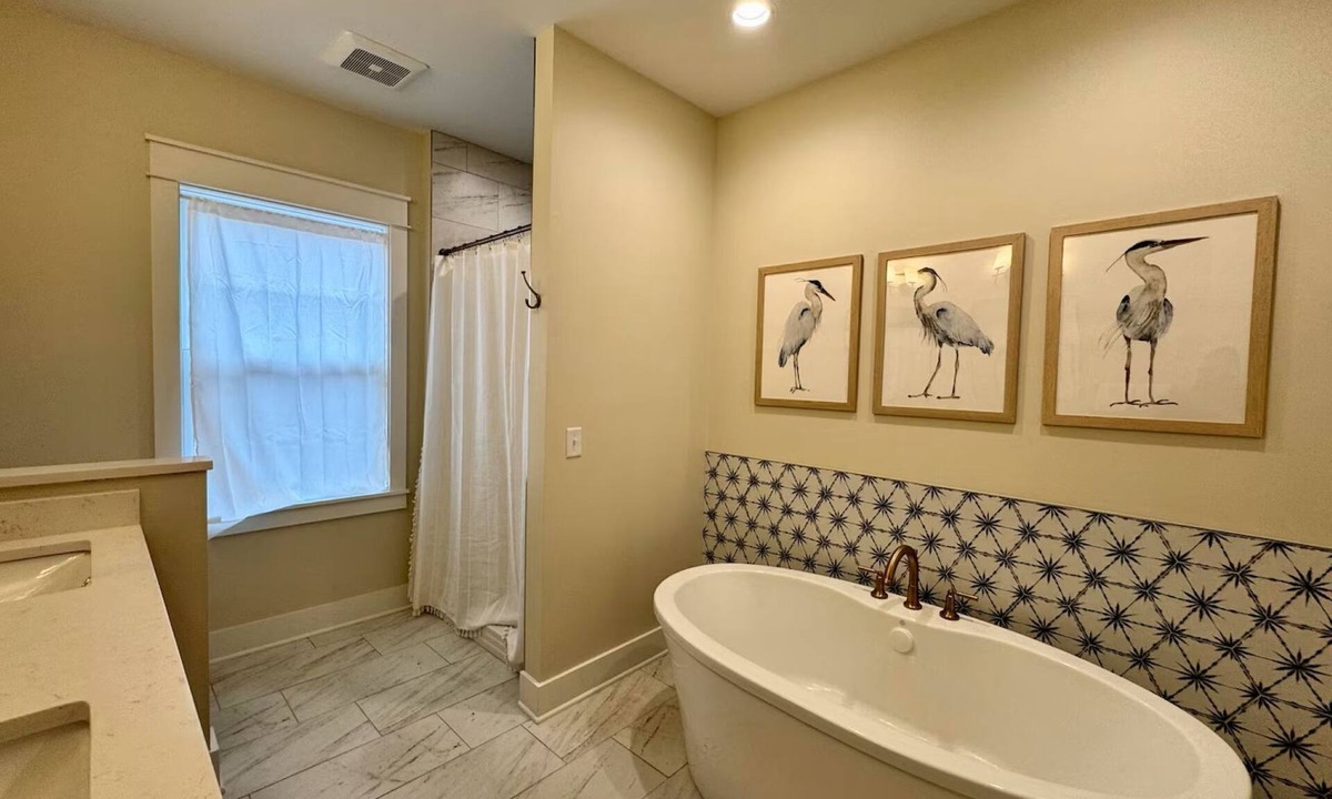 Garrison Apartment | #3 Yellow Lakeview Suite A