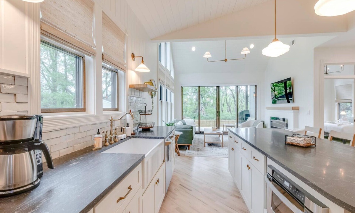 East End House | 30 Day Minimum - Elegant Home in East Nashville