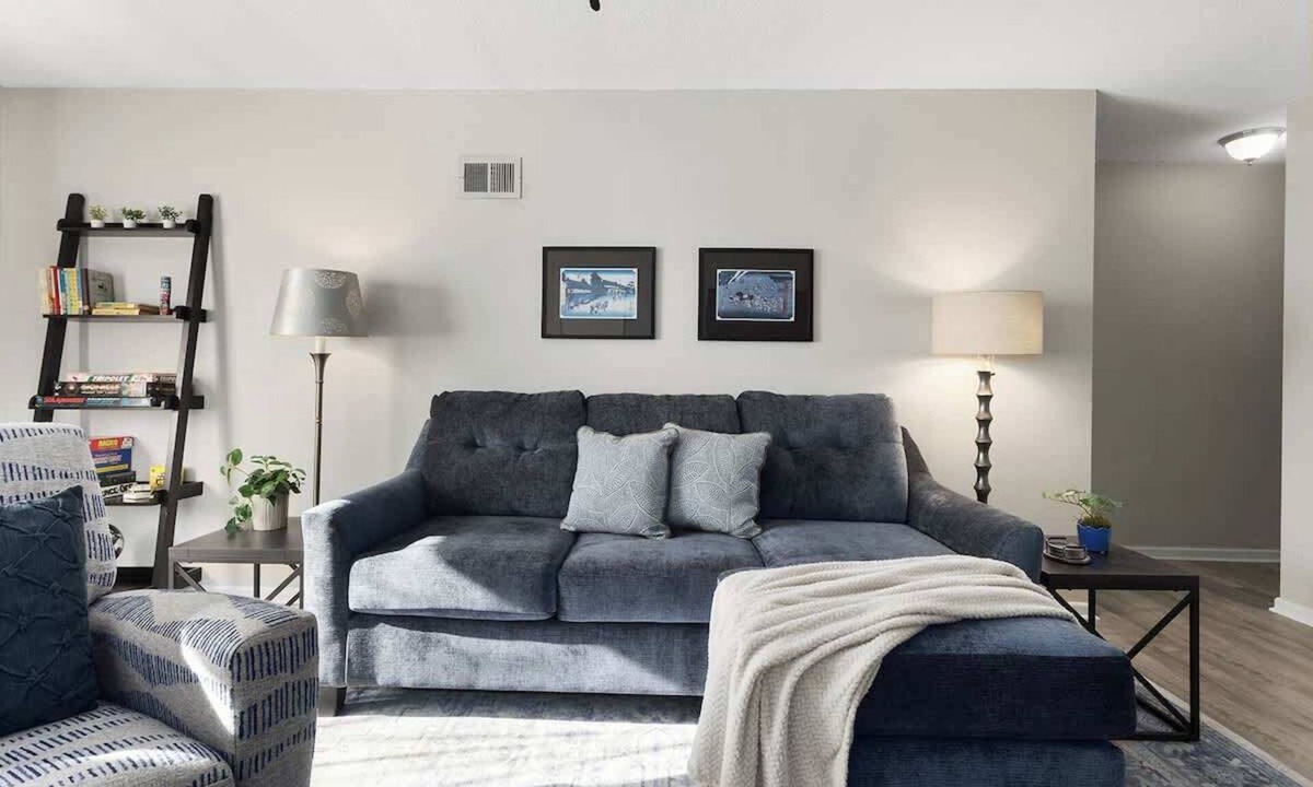 West Plaza House | 30 Day Stay 5BR KingBeds WestPlaza+Fenced