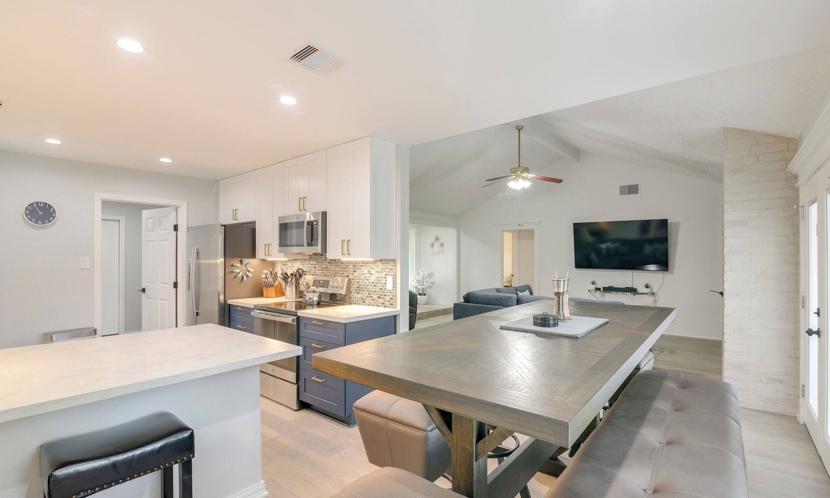 Barker House | 30 Miles to NRG Stadium - Family Home in Houston!