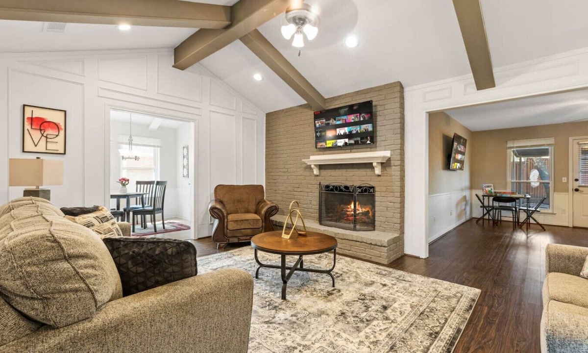 Plano House | 30% OFF Family Favorite - 6 TVs- Pool Table!