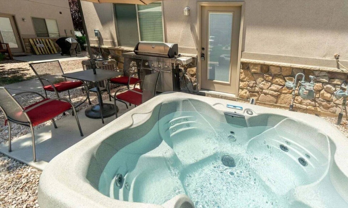 Ogden House | 30% OFF PROMO! East Ogden Dream, Newly Built, BBQ, Patio, Views, Dedicated Spa!