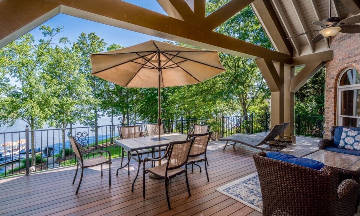 Greensboro House | 30% off until June, Huge View, Pointe Lot, Dock, Pontoon, Theater, Fire Pit,WOW