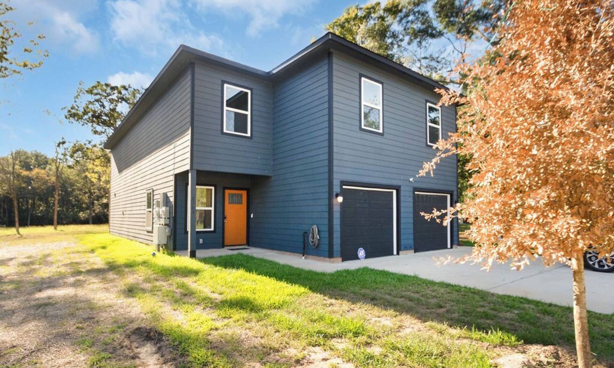 Conroe House | 30% OFF Zen Estates Townhome - 3Br Modern Retreat Near Lake Conroe & Woodlands!