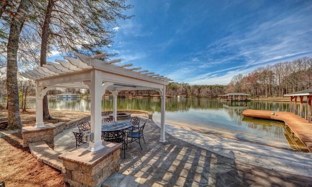 Lakeside Woods House | 300 feet Private Level Waterfront, Beach, Deep Water Dock, Waterside Firepit