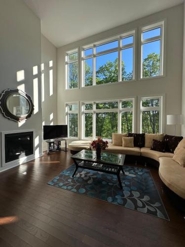 Dwight House | 3000SF Modern Cottage, Muskoka