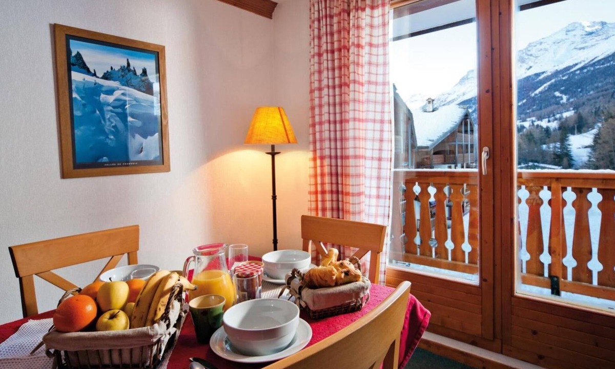 Val Cenis Apartment | 300m from resort center, swimming pool, balcony, tv, 35m², Val Cenis