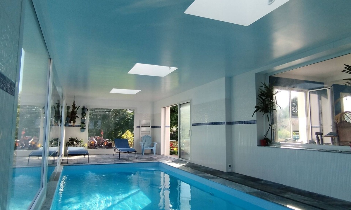 Benodet House | 300m from beach, 29°C pool, 5 bdrms, 4 baths, quiet, spacious