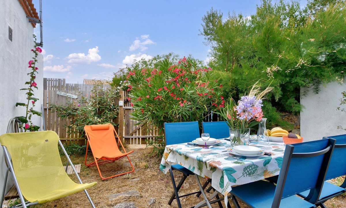 L'Epine Apartment | 300m from the beach - house with garden for 3