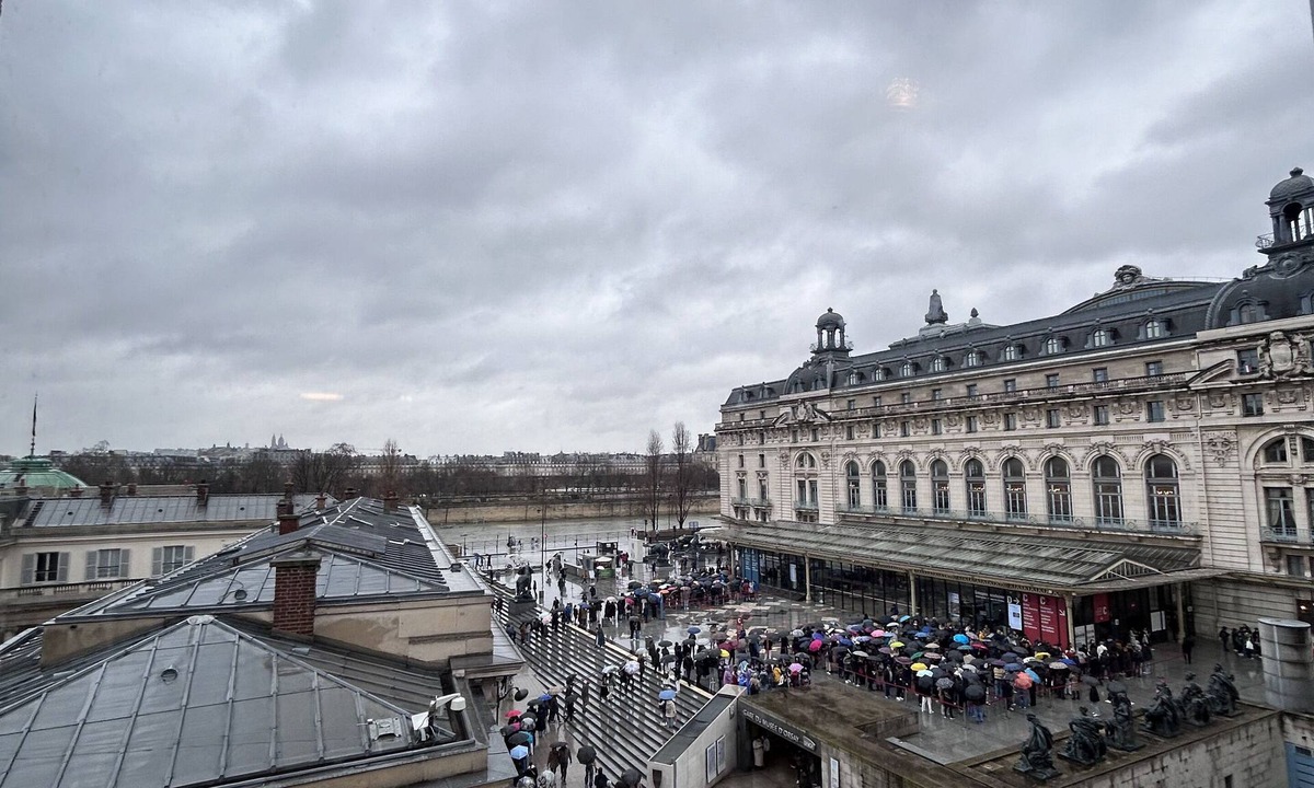 Quartier des Invalides Apartment | 300m2 4br 4bath next to Musée d'Orsay with beautiful views of the Seine & Louvre