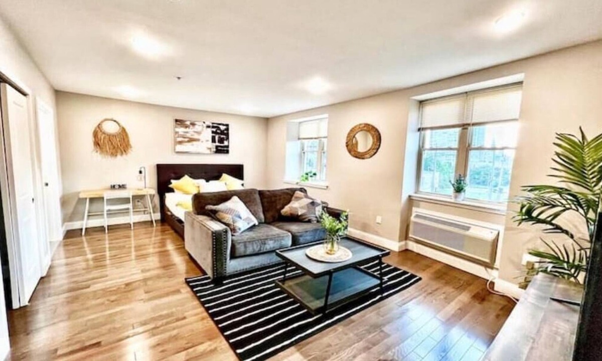 Logan Square Apartment | 303 Cozy and modern 1BR apartment in center City