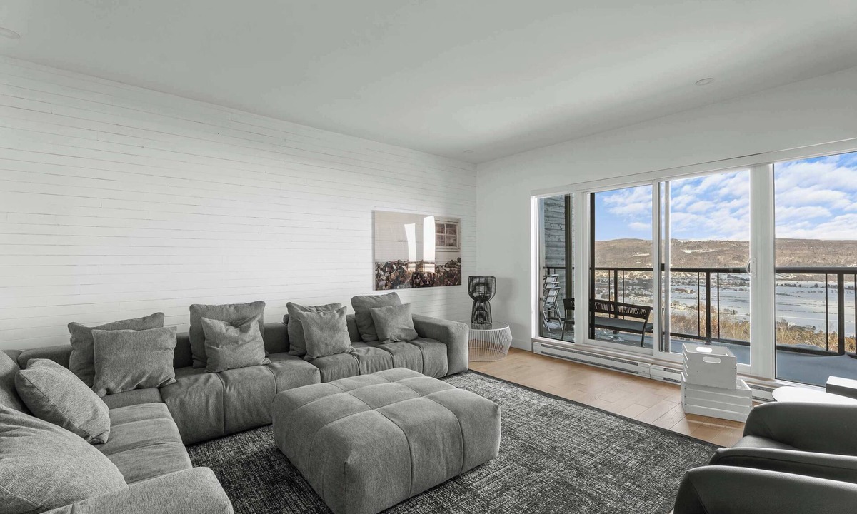 Baie-St-Paul Apartment | 303 | Luxury Yin Yang Retreat | Harmony & Pool