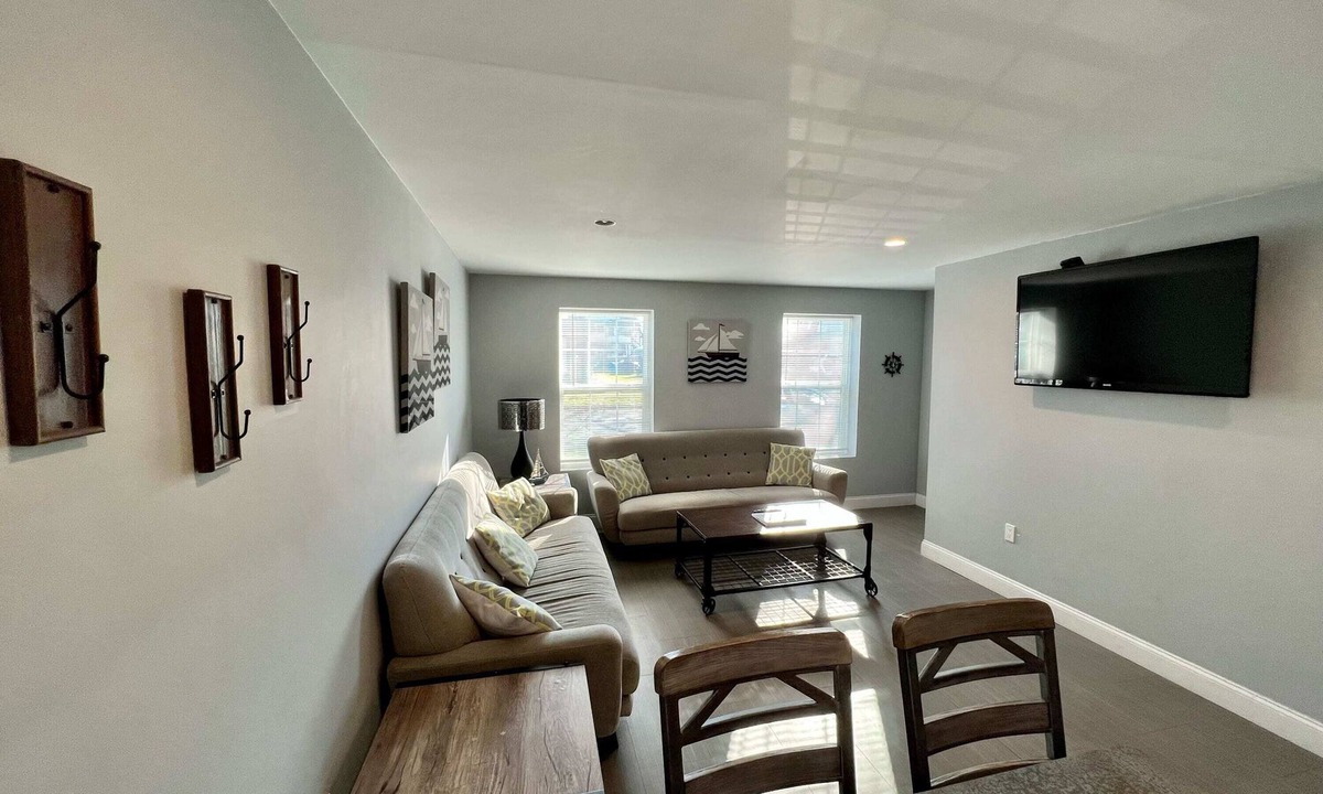 Watkins Glen House | 304 3rd Street, Suite B