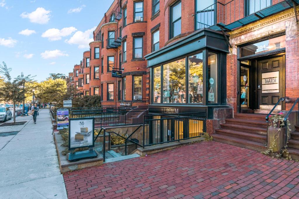 Back Bay West Apartment | 304 Newbury Street by Thatch
