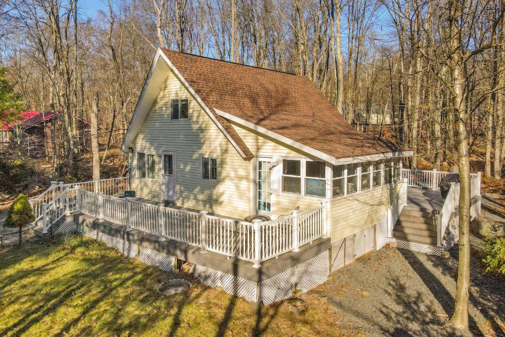 Pocono Lake House | 305 N Arrow Drive