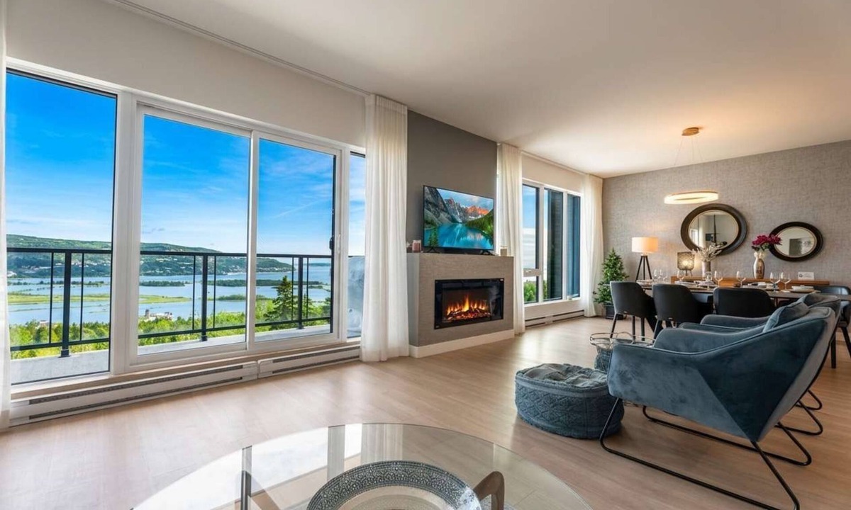 Baie-St-Paul Apartment | 308-Condo Le Victorien | River View, Pool & EV