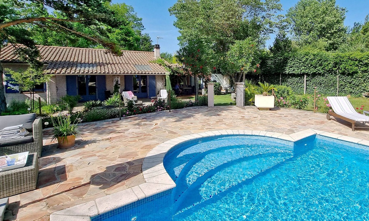 Flaux Villa | 30FLOO· De Roses