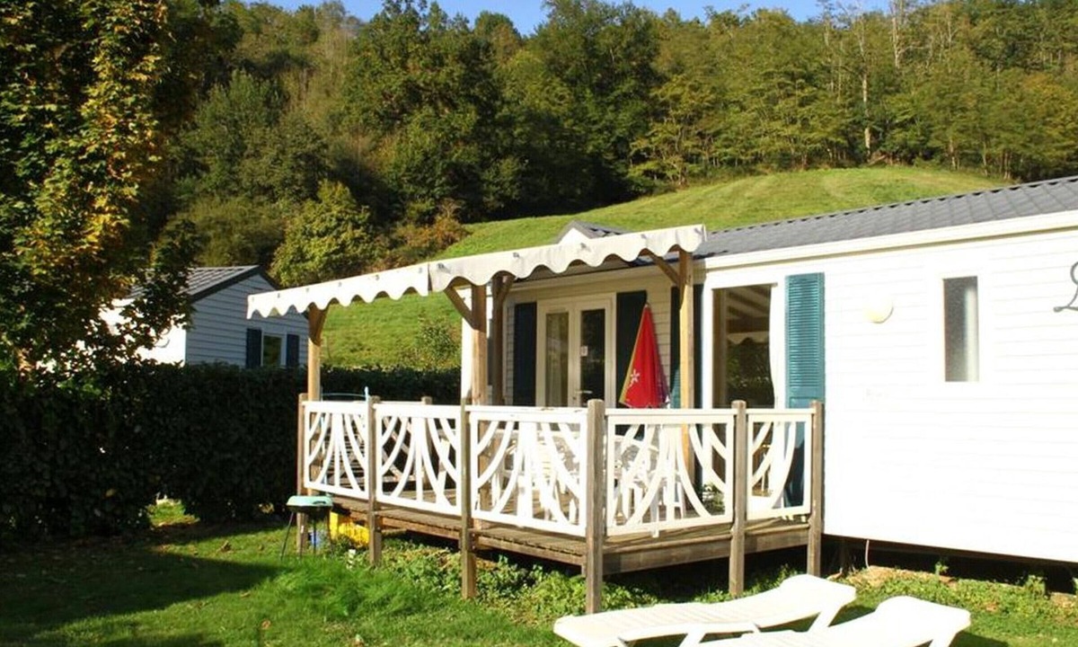 Montels House | 30m² Mobile Home with Terrace, 2 Bedrooms, Sleeps 5 in Nescus