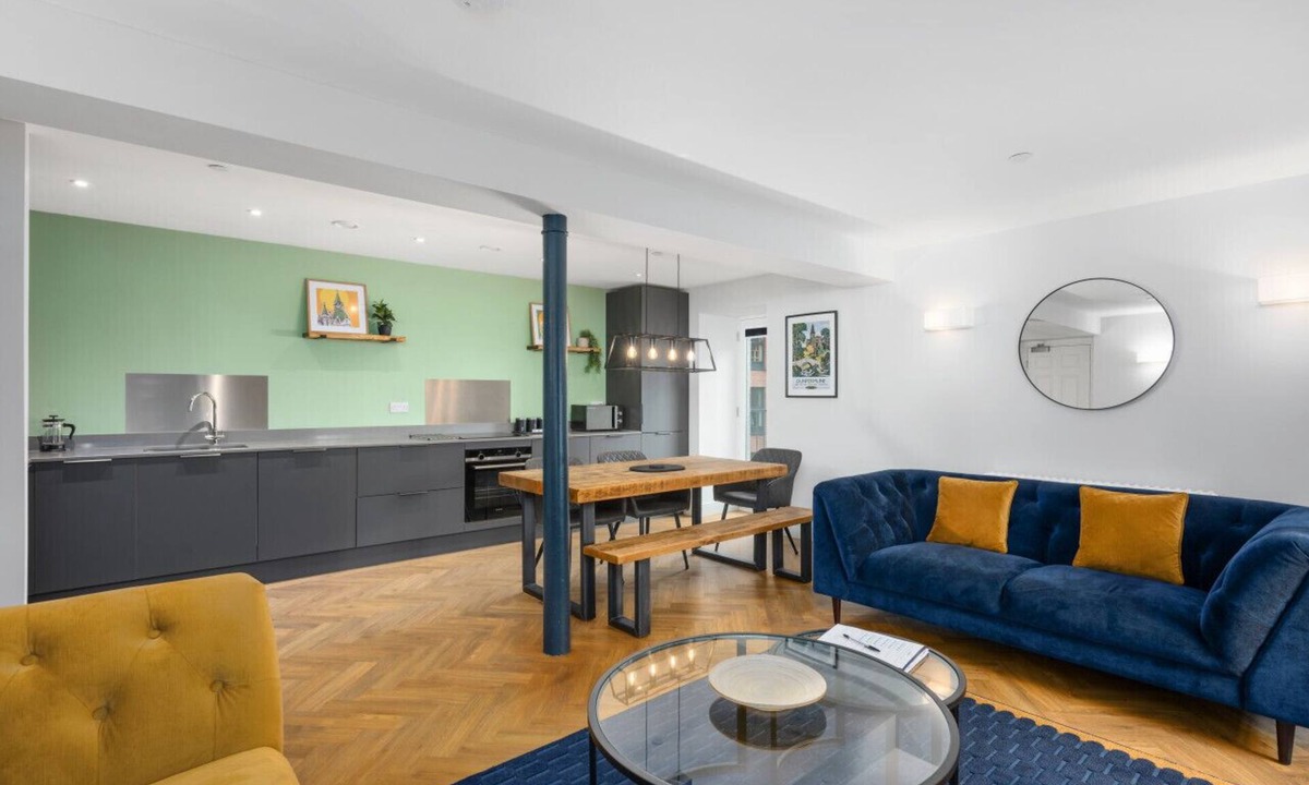 Dunfermline Apartment | 314 Reid's Corner - by StayDunfermline