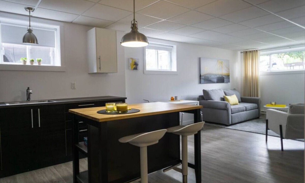 Lairet Apartment | 315A des Chênes Ouest · Superbe condo avec parking.