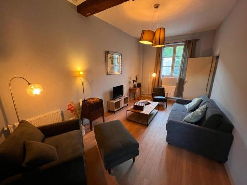 Senlis House | 32-La Place To Be