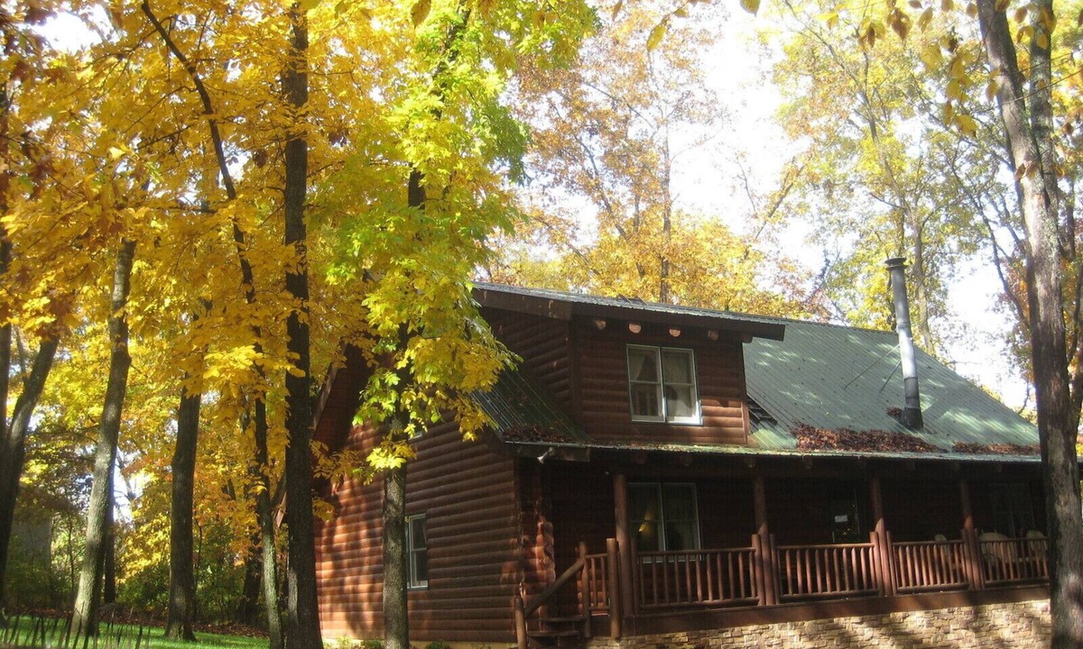 Hollister Cabin | 3200 Square Foot Log Home Near Branson!