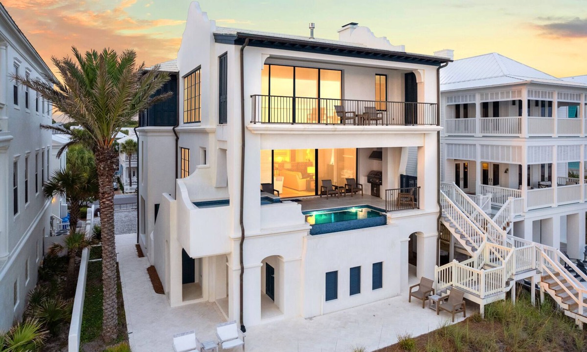 Sunnyside House | 328 Beachside Drive | Private Beach Access Retreat