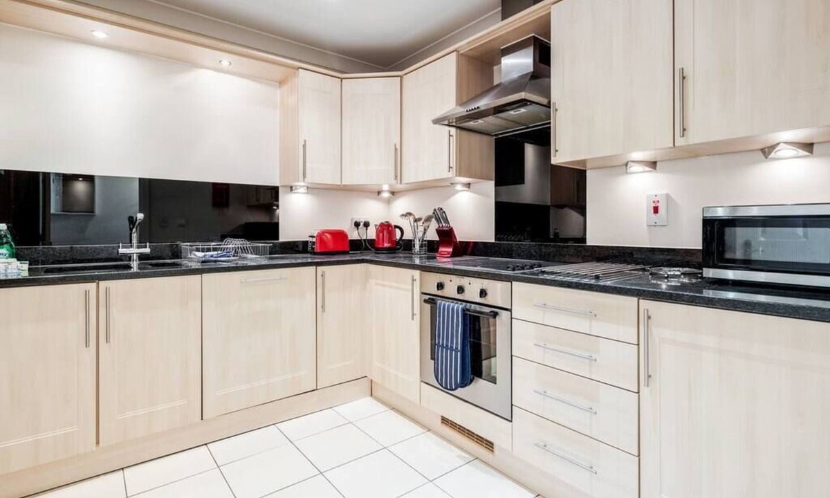 Leatherhead Apartment | 33 RSQ - 2 bedroom apartment