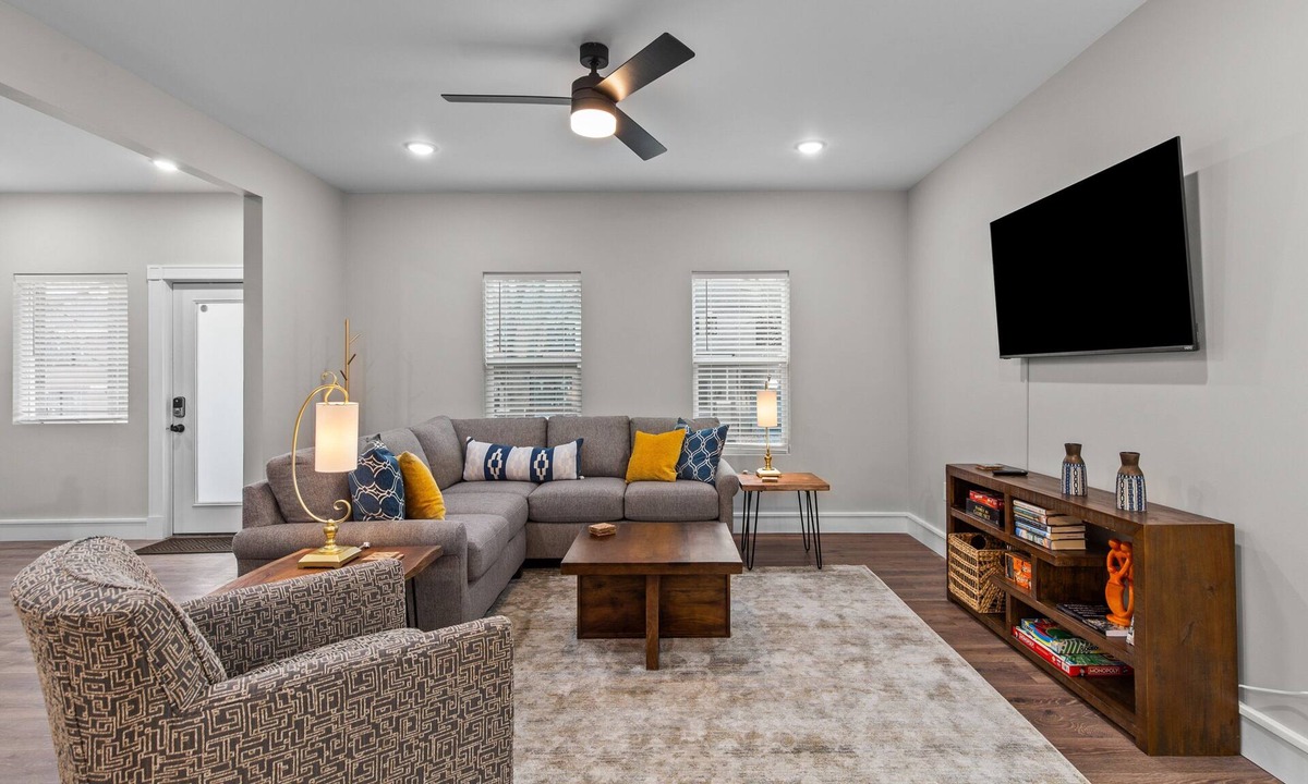 The Gate Cottage | 3323: Uptown Elegant Escape by JZ Vacation Rentals