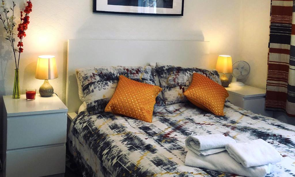 Stanwell House | 33SM12 Dreams Unlimited Serviced Accommodations Staines