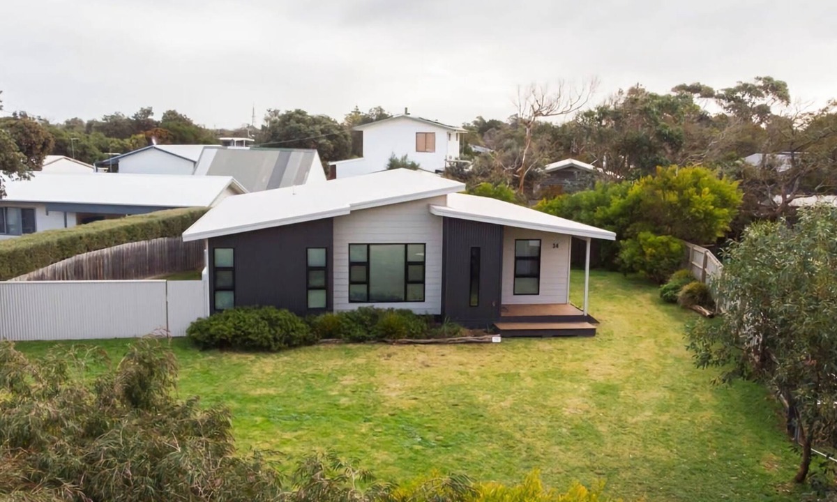 Sandy Point House | 34 Ash Ave