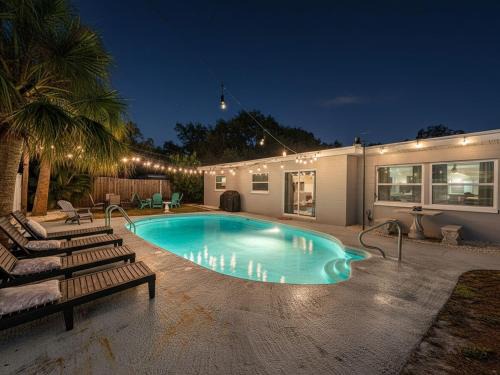 Largo House | 3485 Floral Drive SE