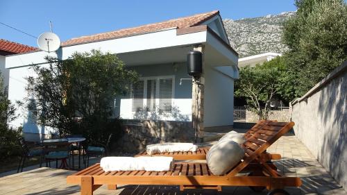 Ribarica House | 35 meters from sea Sweat house with garden