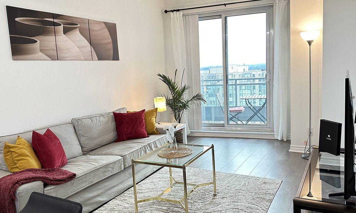 Newtonbrook Condo | 35% OFF! Winter Comfort Oasis &Subway &Parking, Pool,Buzzing Restaurant District
