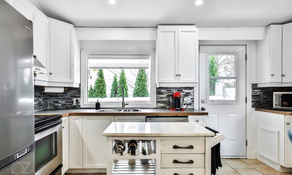 Boisbriand House | #351 Beautiful House in Boisbriand 3 bedrooms