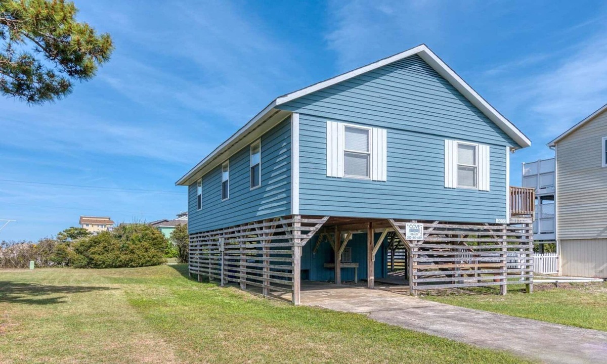 South Nags Head House | 352 Spacious Rooms - Short Walk to the Beach!