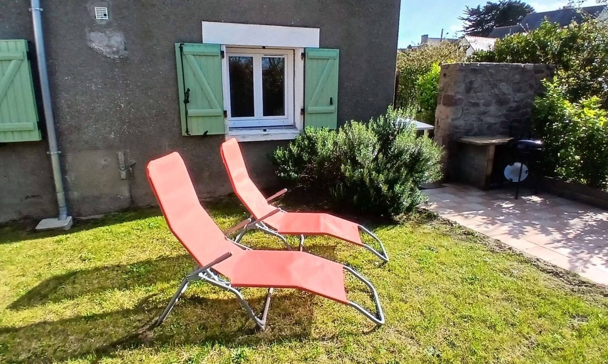 Pleherel-Plage-Vieux-Bourg House | 357 - Apartment with courtyard and garden, 100m from the beach