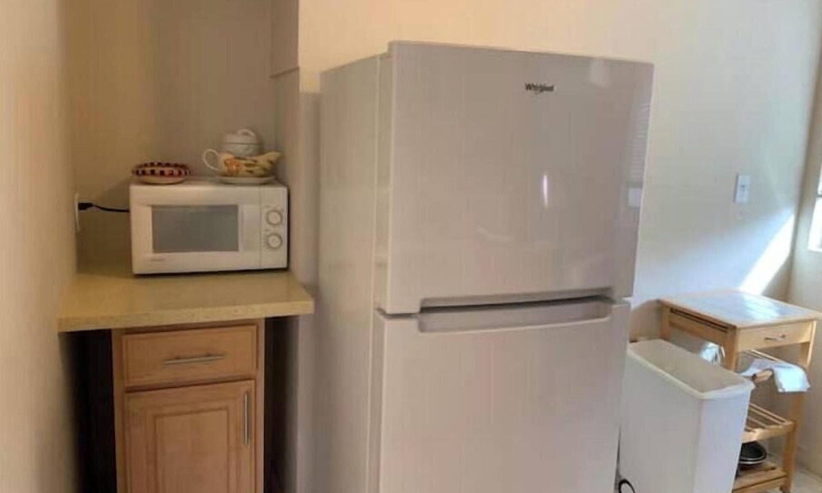 Downtown North Apartment | 357#C Hawthorne 3bedrm/3bth A/C,hardwd,new kitchen